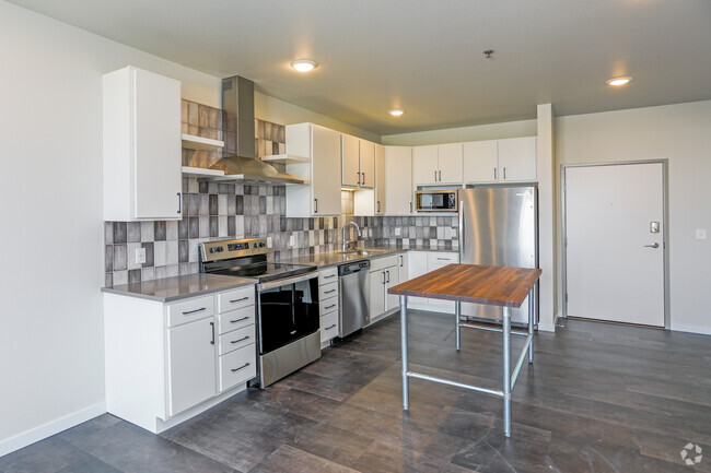 1BR, 1BA - 649 ft² - Sheyenne 32 East - Residential