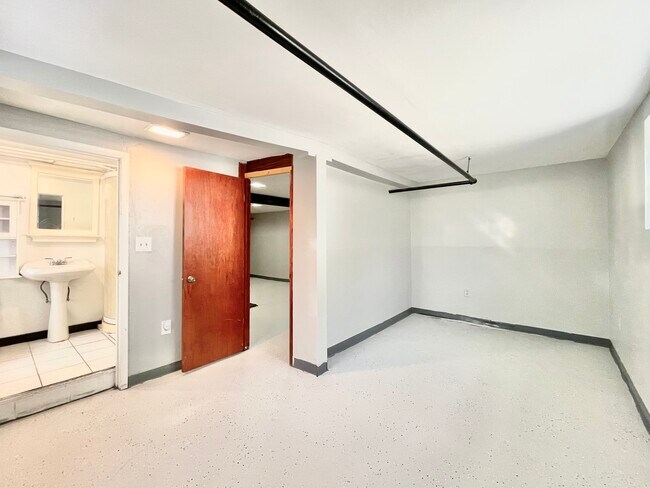 Foto del edificio - 3717 W Belden Ave