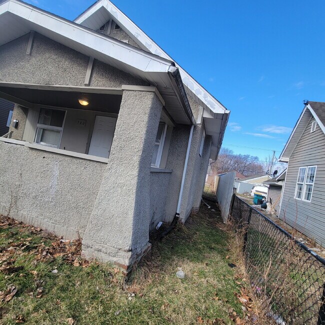 Foto del edificio - East Side Bungalow!