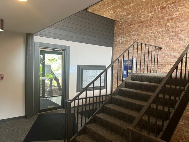 Building Photo - 1265 N Sterling Ave