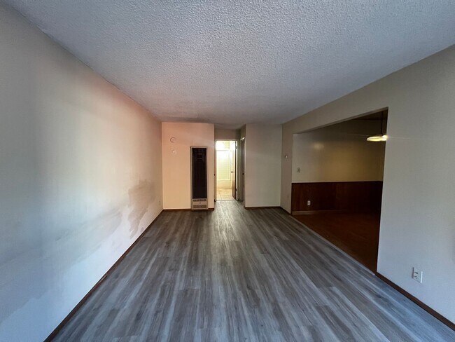 Foto del edificio - 651 Belladonna Ct