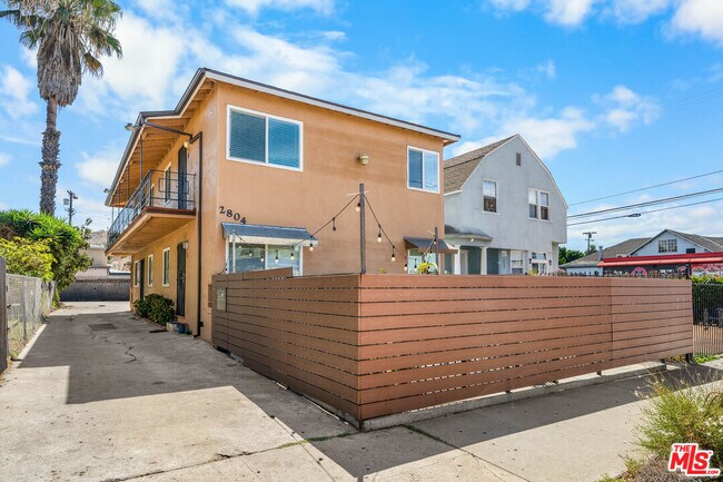 Foto del edificio - 2804 Workman St
