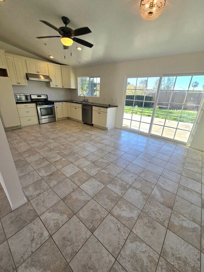 Foto del edificio - 14494 Cambridge St