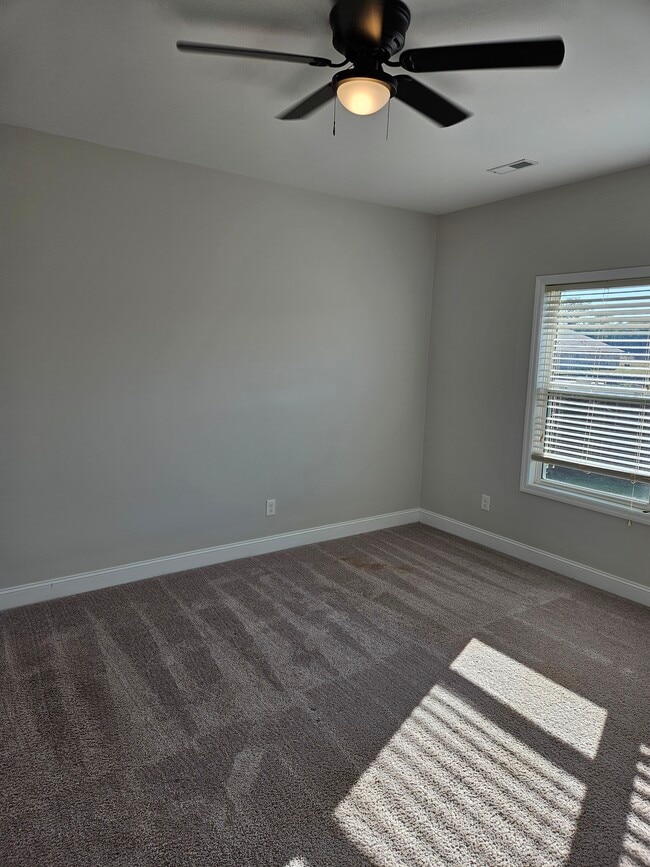 Building Photo - 212 Pine Is Ave