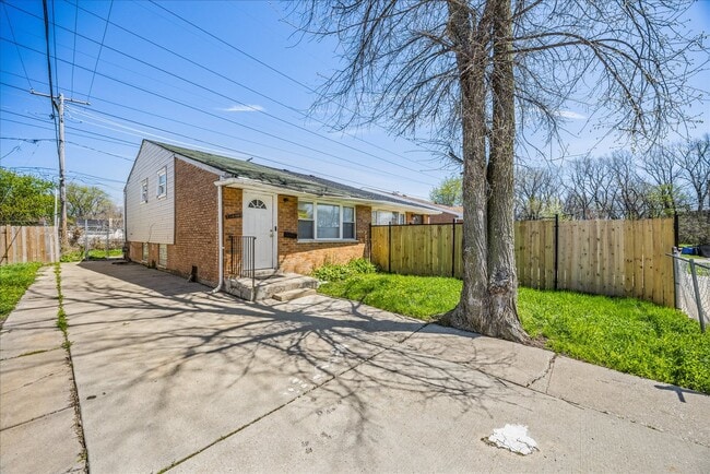 Building Photo - 13313 S Eberhart Ave