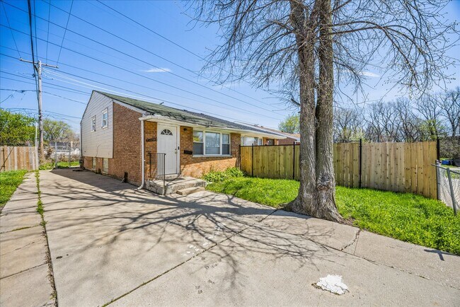 Foto del edificio - 13313 S Eberhart Ave