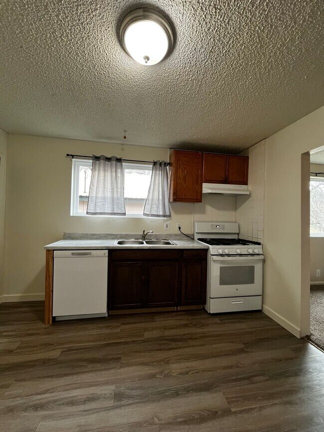 Building Photo - 3 bedroom, 1 bath house located in Kellogg...