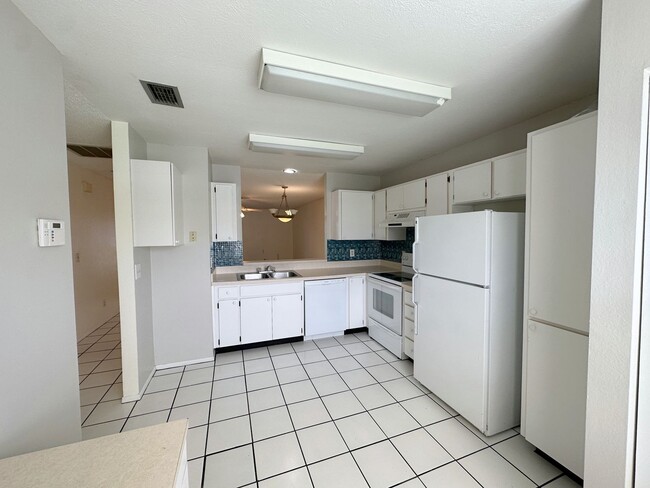 Foto del edificio - Quaint 2BR/2BA Citrus Park End Unit Condo ...