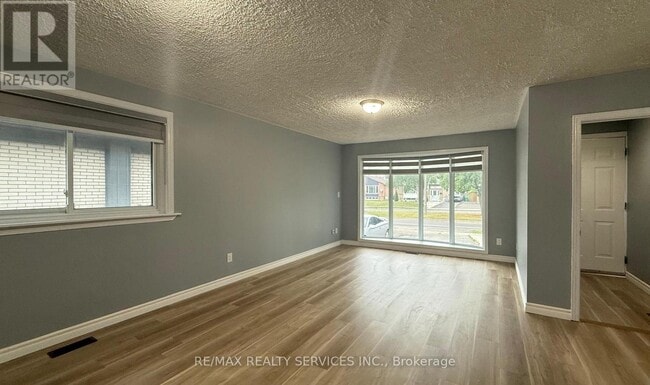 Photo du bâtiment - 163 McMurchy Ave S