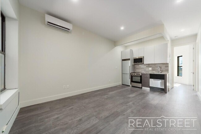 Foto del edificio - New Modern 2 Bed w Full Amenities + Dishwa...