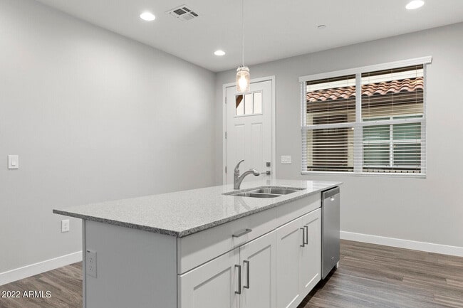 Foto del edificio - 2245 N Dayton St