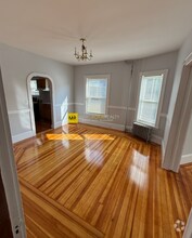 Building Photo - 68 Willow Ave