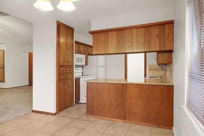 Building Photo - 7614 NW Andrews