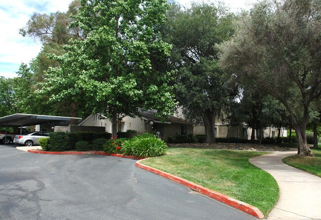 Building Photo - Foxwood Apartments