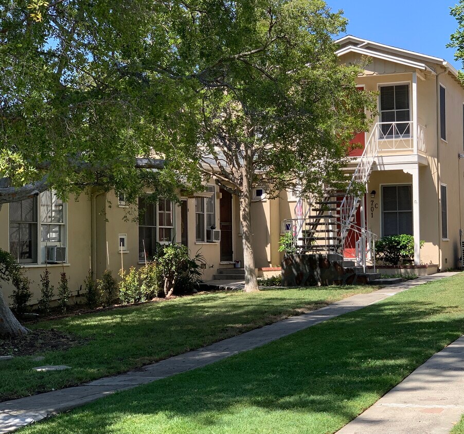 Primary Photo - 701 Park Ave