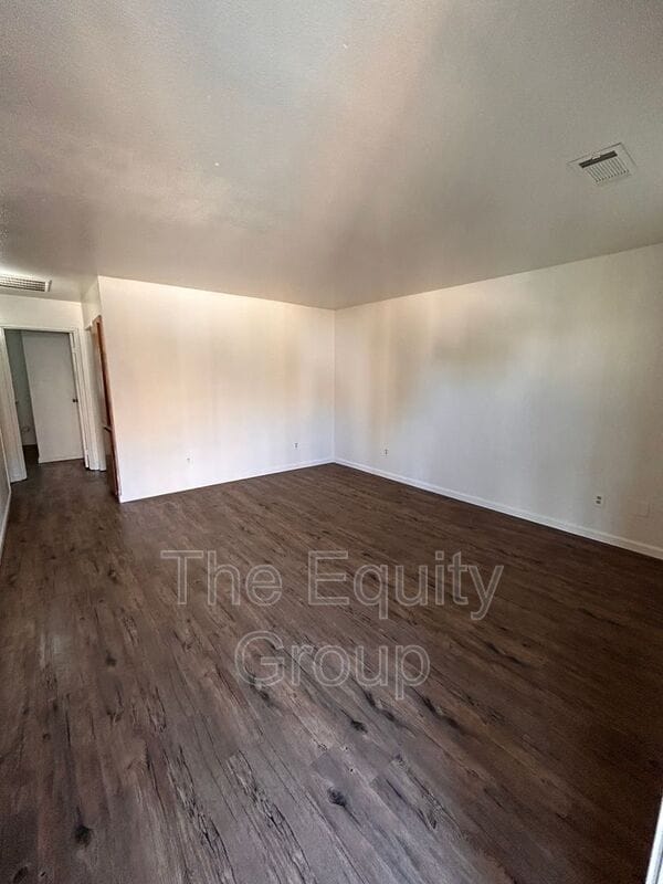 Building Photo - 1433 E Douglas Ave