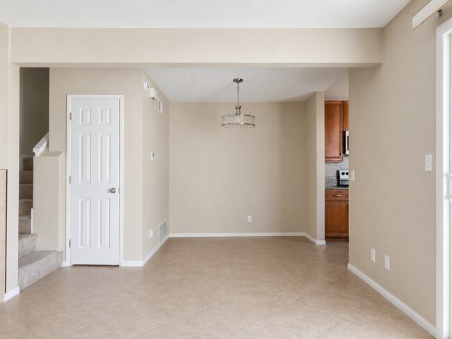 Building Photo - Park Place Bluffs Corner Unit