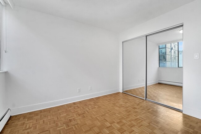 Building Photo - 1433 Burnaby Street