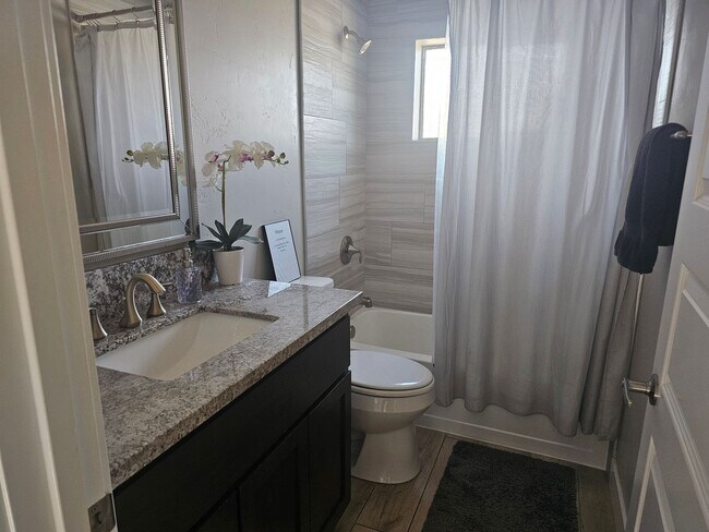 Building Photo - Unfurnished Long Term