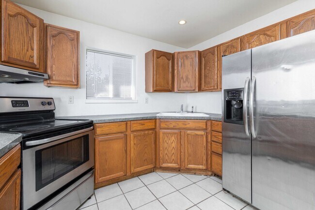 Building Photo - Escape to this charming home in the Shorec...