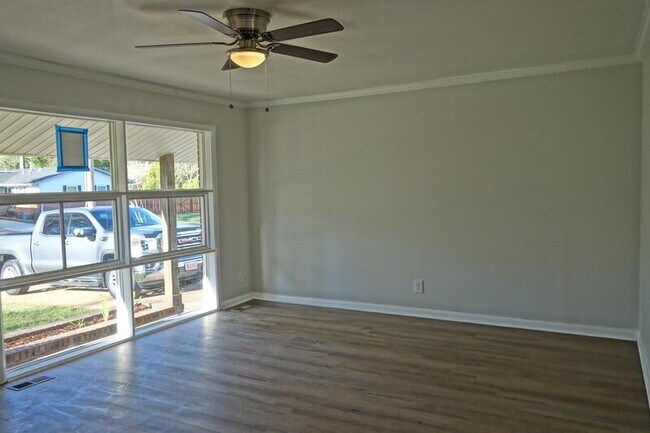 Foto del edificio - 2903 Bayless Dr SW