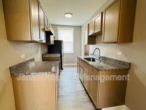Building Photo - 644 N Mayfield Ave
