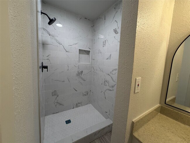 Foto del edificio - 9215 Loren Ln