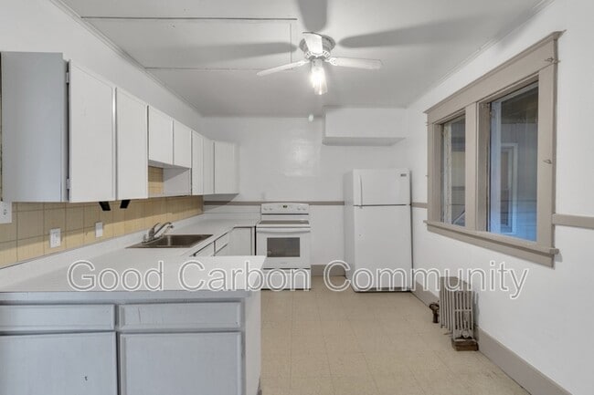 Foto del edificio - 596 Oliver St