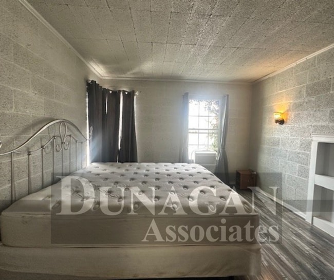 Building Photo - 207 1/2 N. Alameda