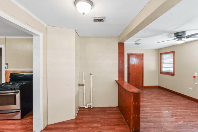 Building Photo - 113 Marmande St
