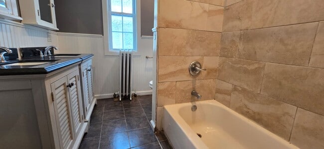 Building Photo - 221-221 Quail St