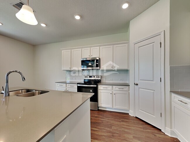 Foto del edificio - 14515 Cedar Mill Dr