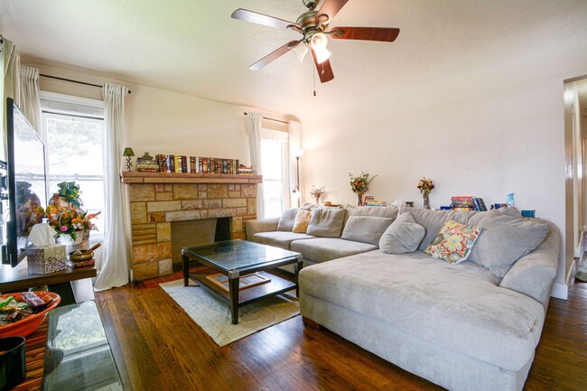 Building Photo - Beautiful 3bd/1ba Spanish Style home