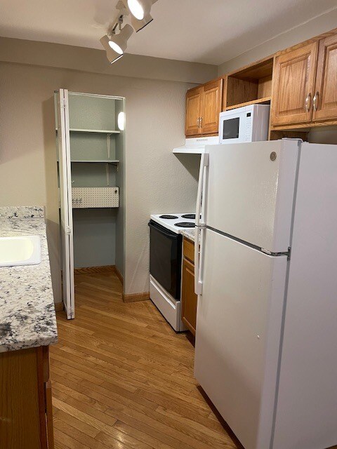 Photo - 1350 Golden Cir Apartment