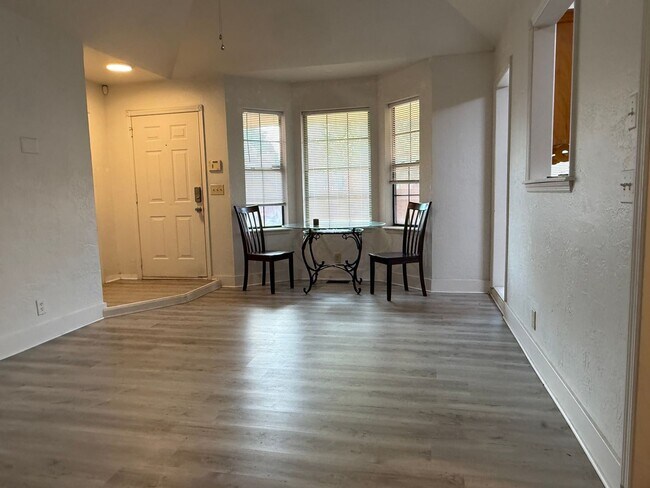 Foto del edificio - Chic upscale West Norman 2-bed 2.5 bath 2-...