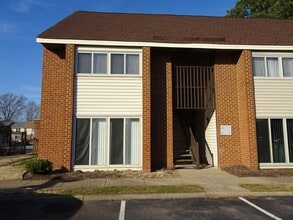 Building Photo - 43 Haverford Ct