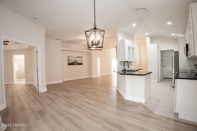 Building Photo - 801 Angelina Ct