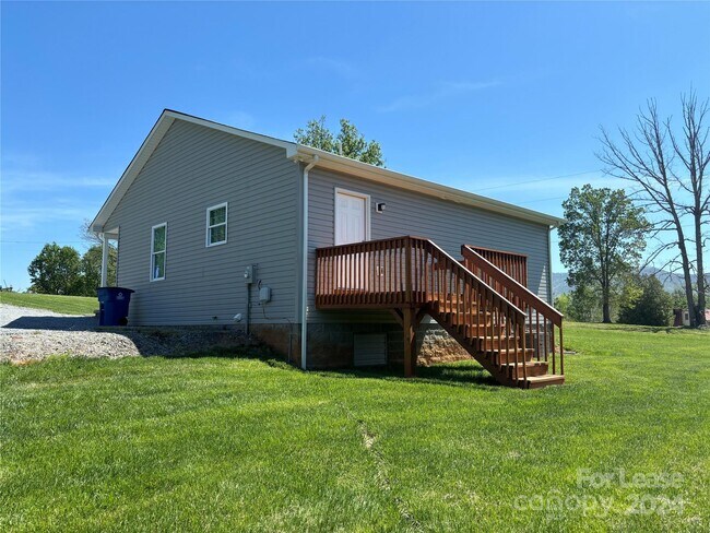 Foto del edificio - 5738 Rich Rd