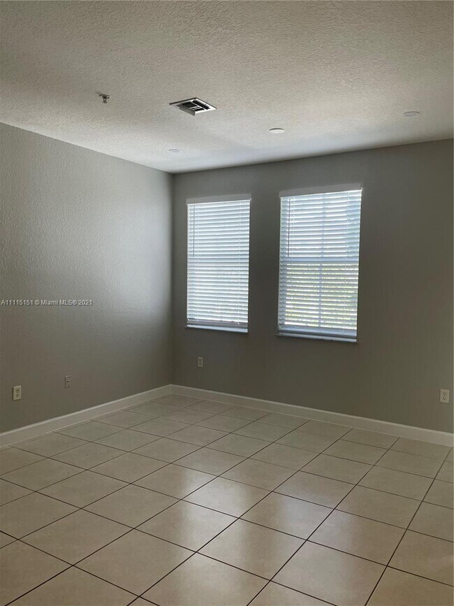 Building Photo - 4425 SW 160th Ave