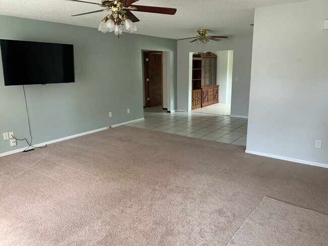 Foto del edificio - 1395 Dexter Dr N