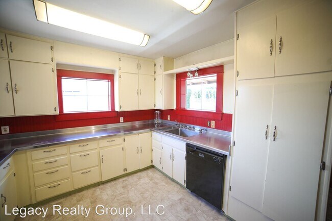 Building Photo - 2 br, 1 bath House - 10671 Main St NE