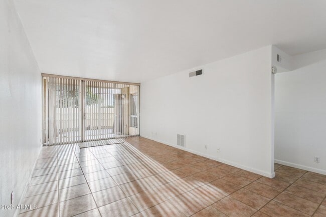 Foto del edificio - 7625 E Camelback Rd