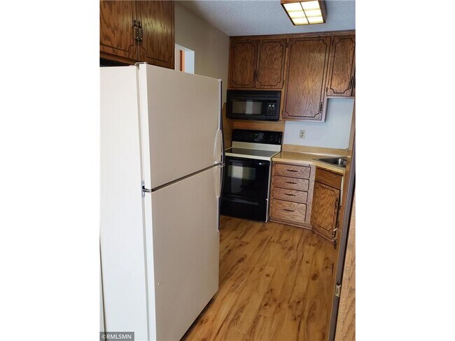 Building Photo - 8625 S Maplebrook Cir