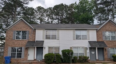 Building Photo - 102 Woodleigh Rd