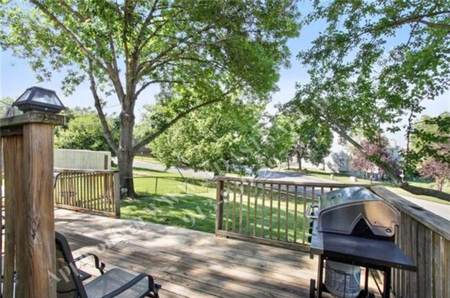 Foto del edificio - Updated 3Bed/2.5 Bath Duplex in Gladstone-...