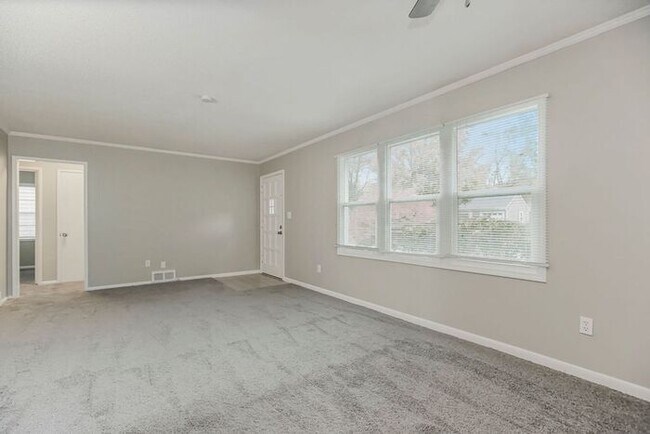Building Photo - Heart of Prairie Village Available on 7/12!