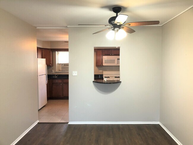 Building Photo - 3404 Maple Ave