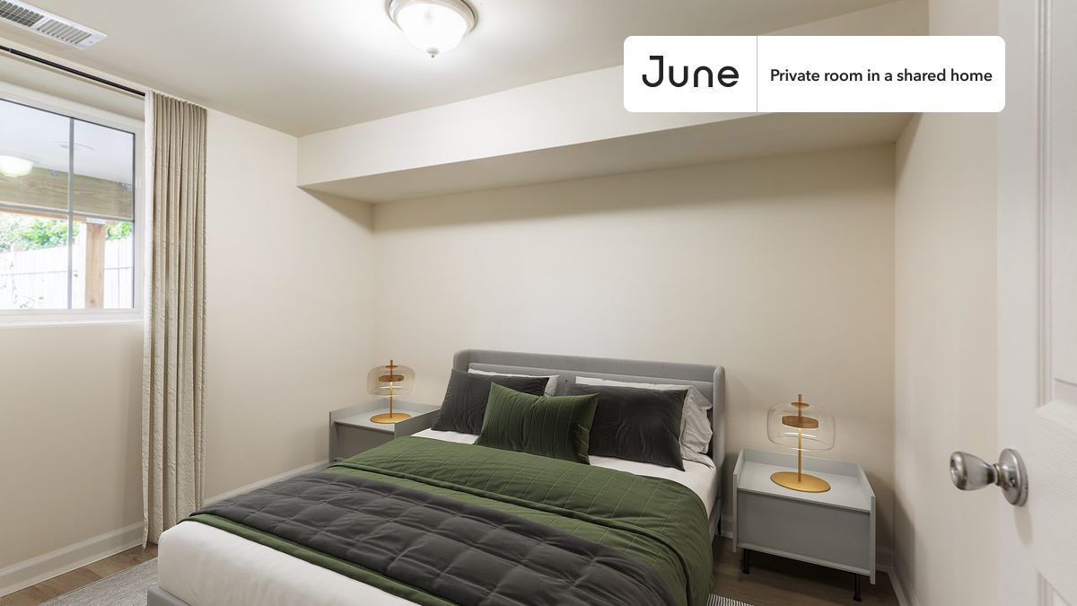 Primary Photo - Private bedroom in 4 bed/3.5 bath Home