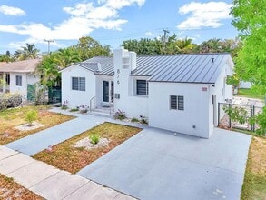 Building Photo - 876 NE 81st St