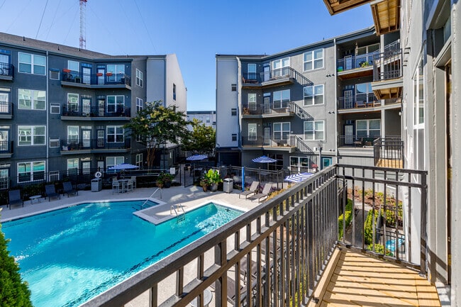 1BR, 1BA - 600SF - Balcony - Block Lofts